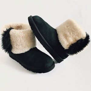 UGG Women’s Classic Mini Wisp Boot in Black